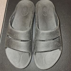 OOFOS OOah Black Slides (M11/W13)